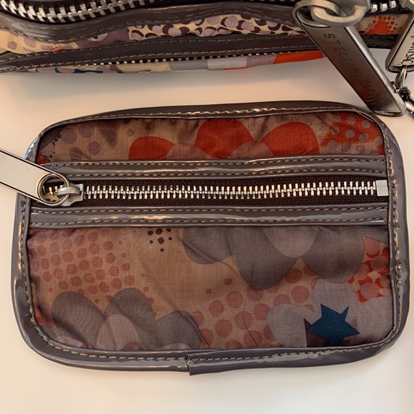 Stella McCartney X LeSportsac nylon shoulder bag with bunny keychain - Picture 5 of 8